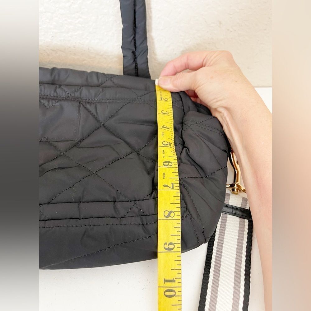 Marc Jacobs quilted puffer Travel Bag with guitar crossbody strap in black - Picture 14 of 16